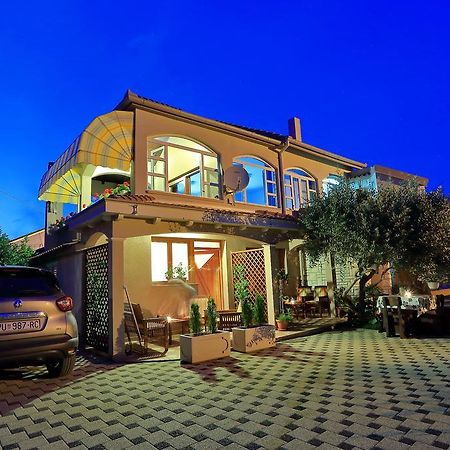 Apartments Melita Бибине Екстериор снимка