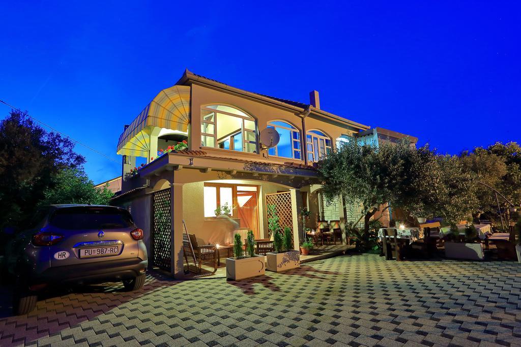 Apartments Melita Бибине Екстериор снимка