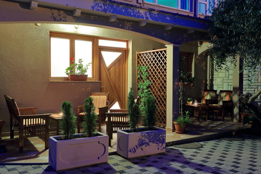 Apartments Melita Бибине Екстериор снимка