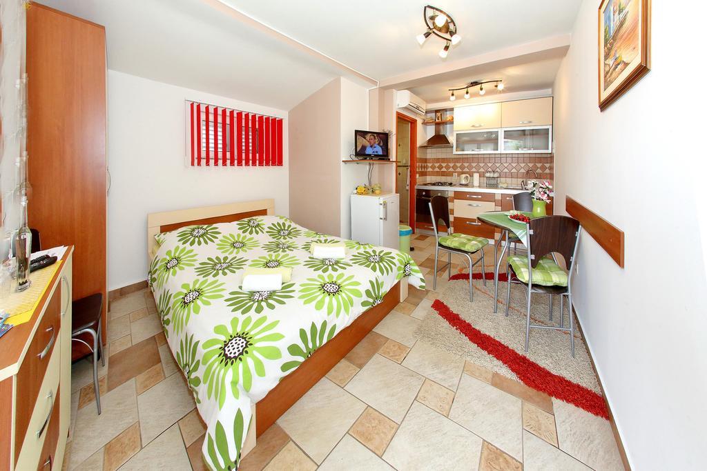 Apartments Melita Бибине Екстериор снимка